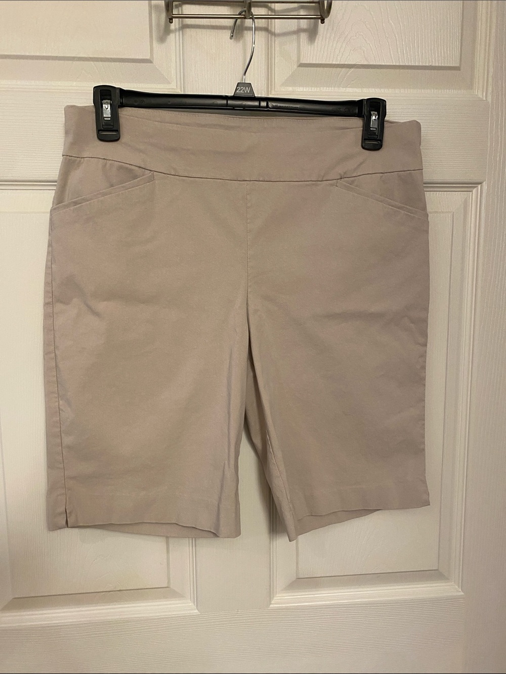 Women’s Stretch Mid-Rise Bermuda Shorts in Taupe